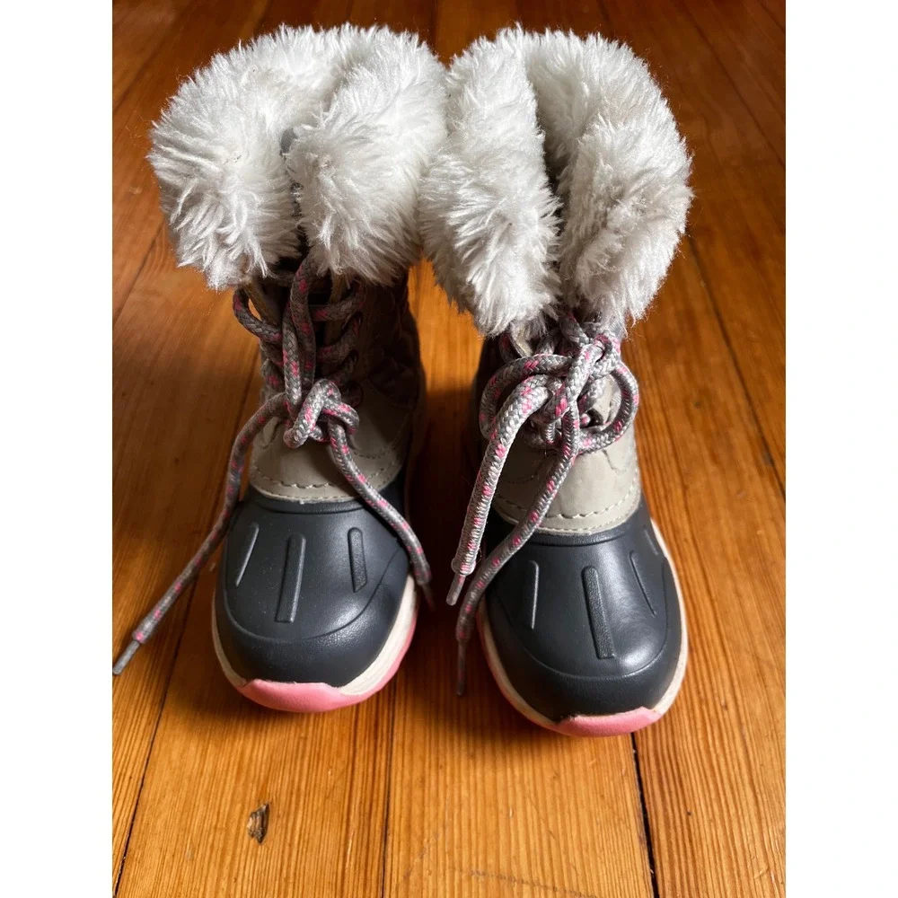 Carters Toddler Girls Gray Pink Faux Fur Trim Winter Snow Duck Boots Size 8